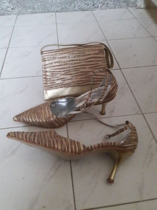 Обувки с нисък ток + чанта бежев цвят с брокати