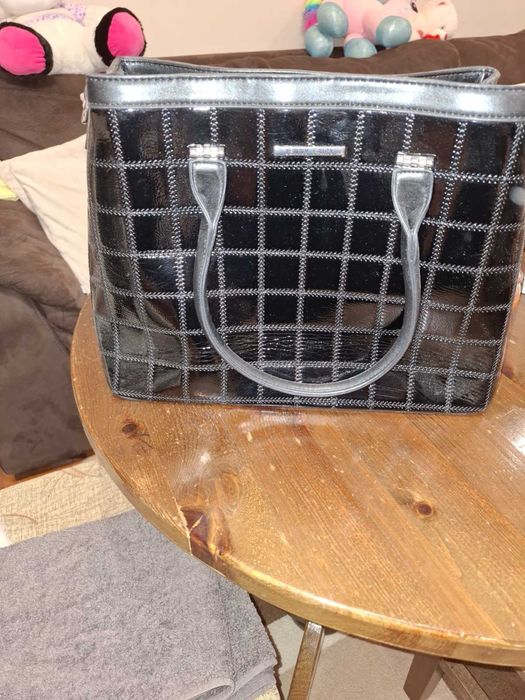 Дамска черна чанта