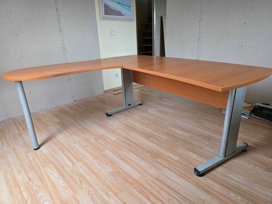 Бюро / Конферентна маса