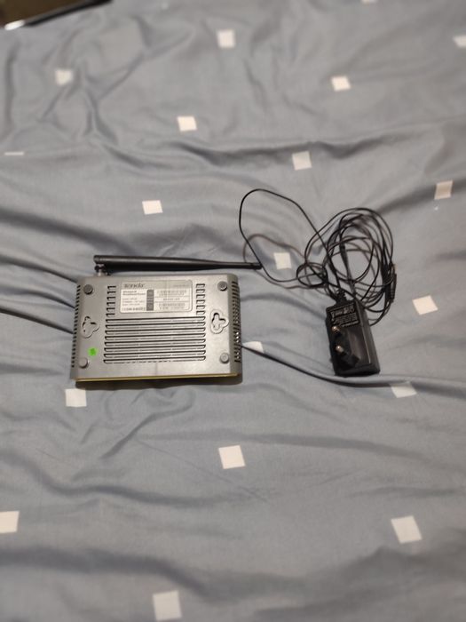 Router Tenda și două routere TPLink utilizate