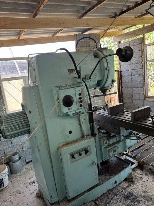 Продам фрезерный станок  модель 6р13