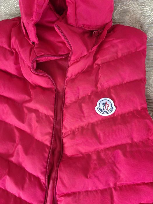 Почти неносен капитониран елек MONCLER