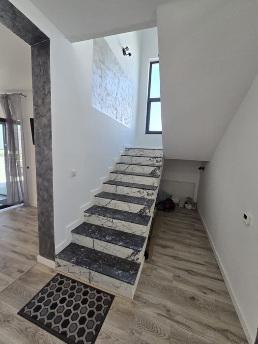 Casa individuala finisată  cu CF în Dezmir