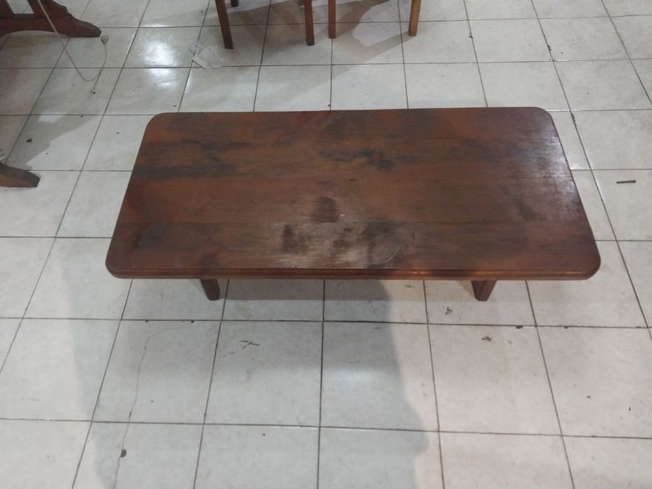 Стол и стулья в комплекте