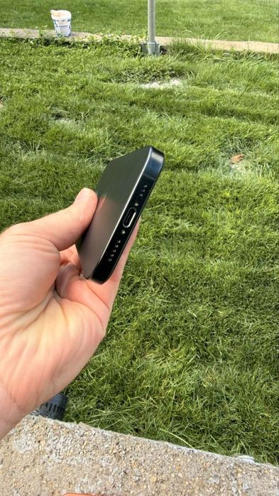 iPhone 16 pro 128гб на 92% батерия