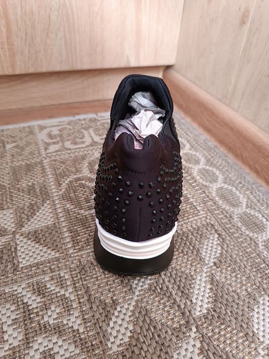 Кроссовки не ношеные