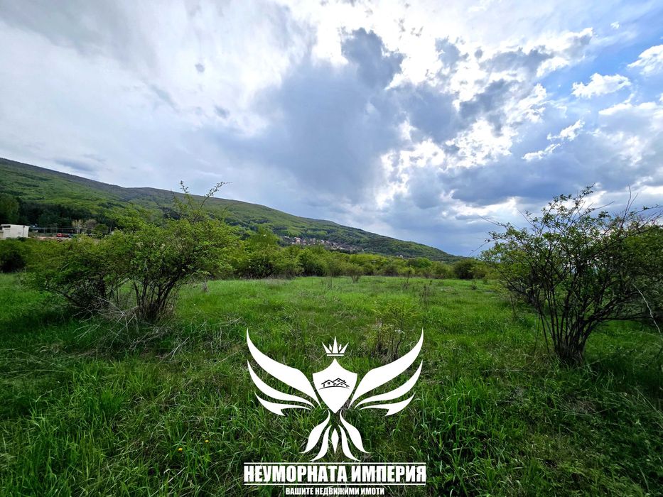 Продавам земя  4000кв.м. в село Гълъбово, първа линия