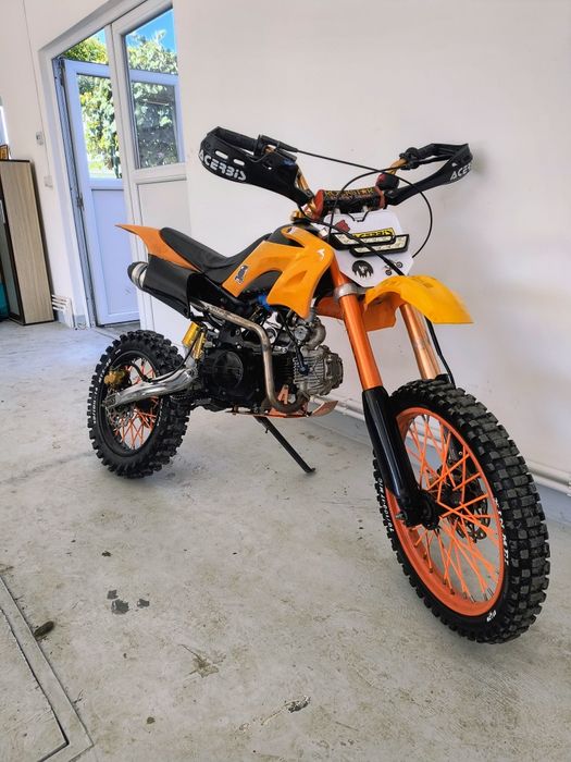 Vând cross 125 CC pornire la buton