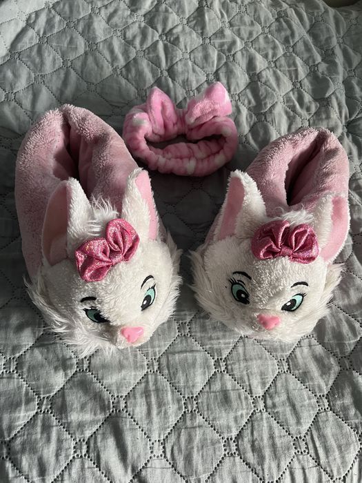 Само за 10 лв меки и красиви пантофи, с бонус панделка за коса