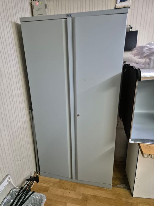 Металлический шкаф