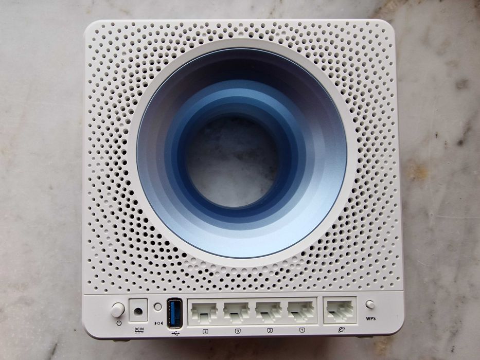 ASUS Blue Cave AC2600 — дизайнерски Wi-Fi рутер, Gigabit, AiMesh, Smart Home - КАТО НОВ