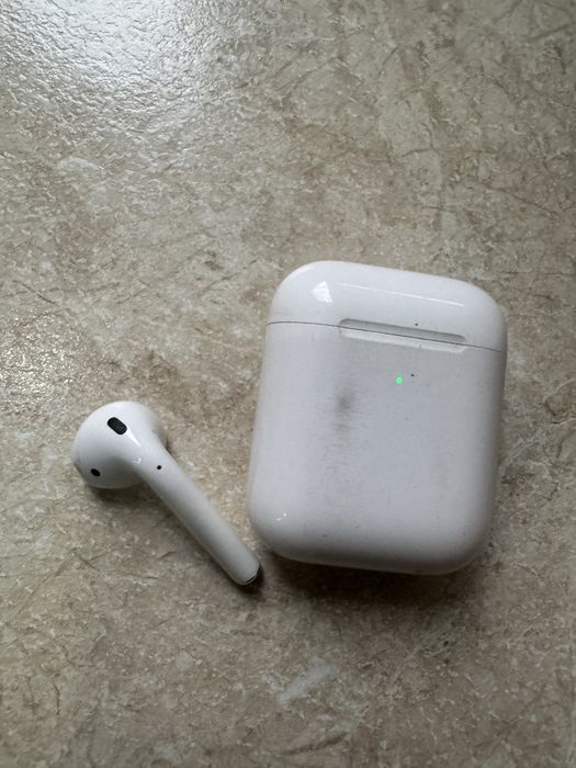 Продам оригинал airpods