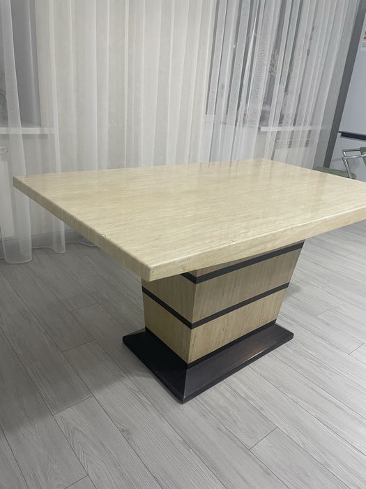 Продам кухонный стол