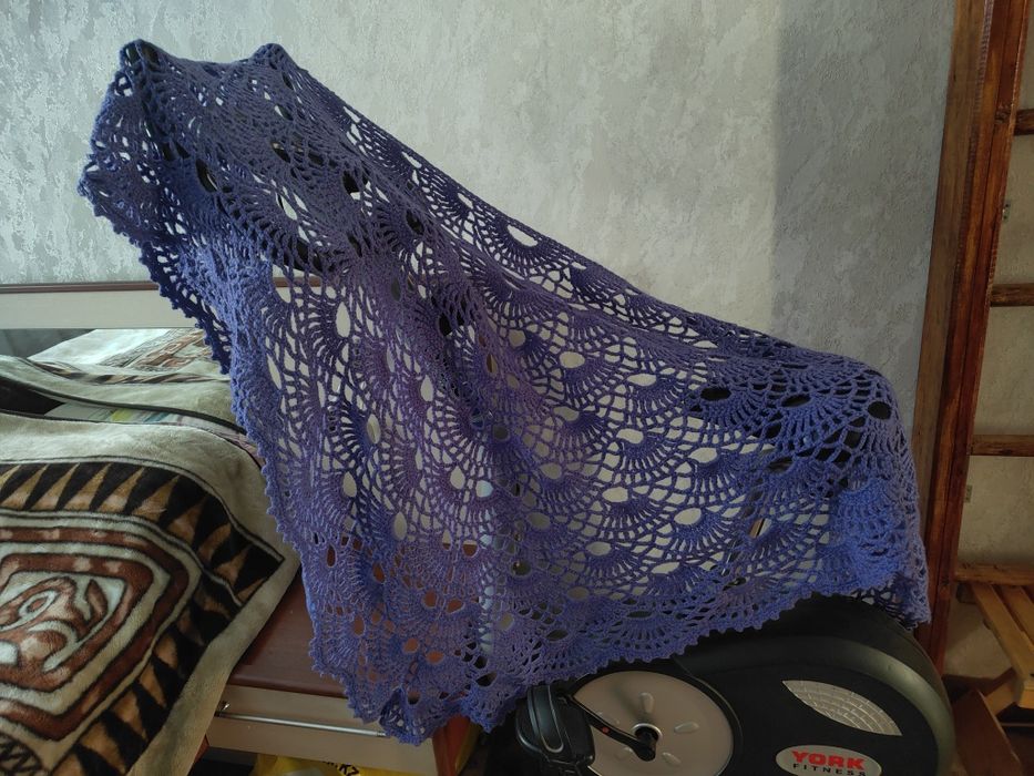 Платок бактус вязаный