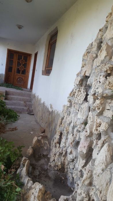 КЪЩА и други  СГРАДИ +Двор, договаряне