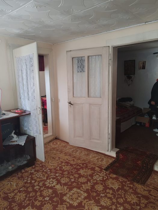 Proprietar vând casă în comuna Brazi sat Bătești strada principală!