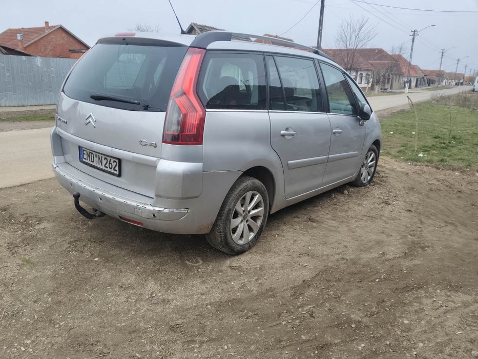Vând Citroen C4 2010