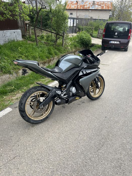 Yamaha yzf 125 2012