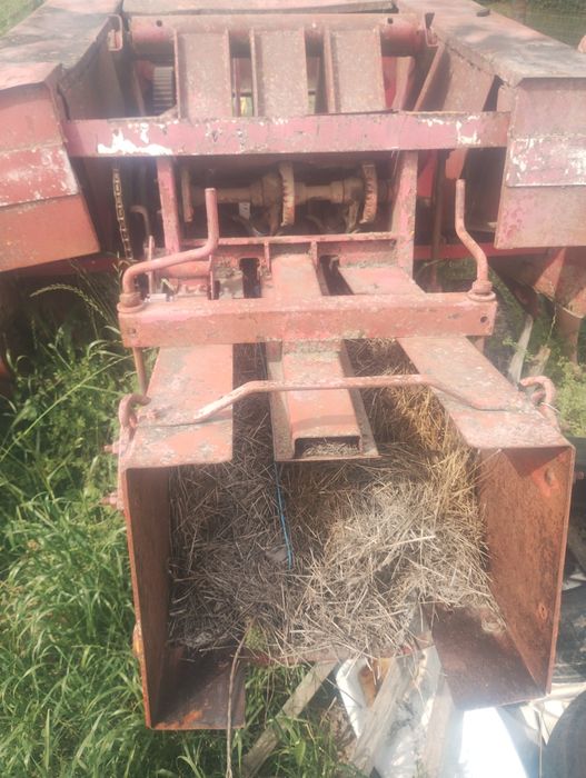 Vând tractor ebro semănătoare de păioase balotieră