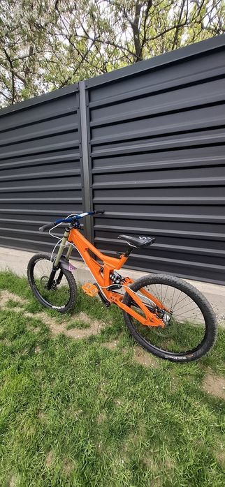 Bicicletă Downhill