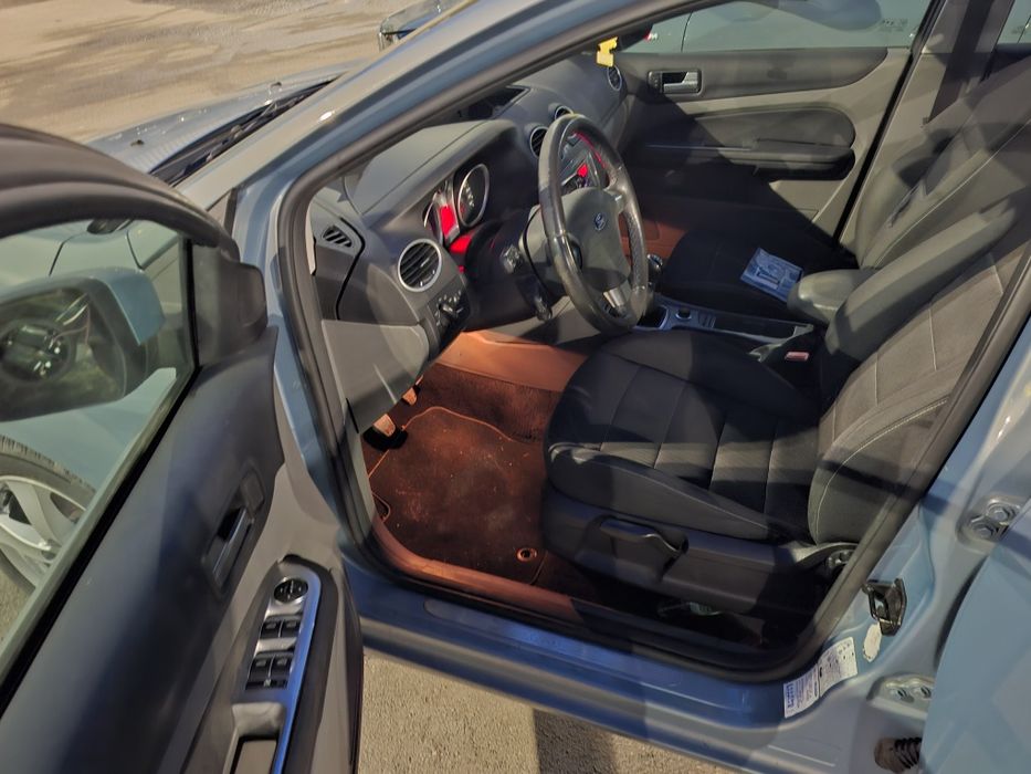 Focus 1.6i modell TITANIUM cu climatronic