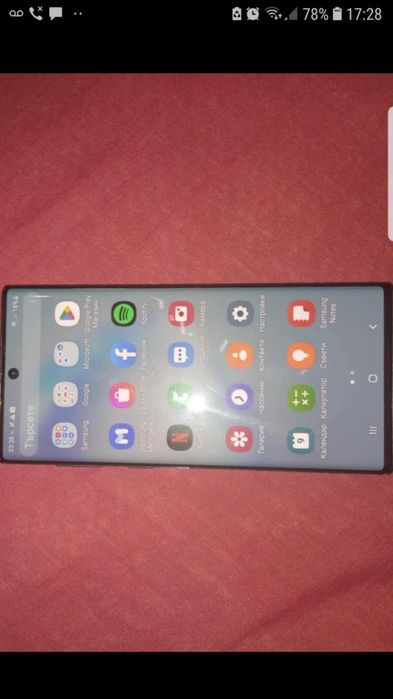 Samsung note 10 телефона  е сас спукан заден капак по дисплея наяма следи от употреба  налична писалка Телефонът си работи без проблем