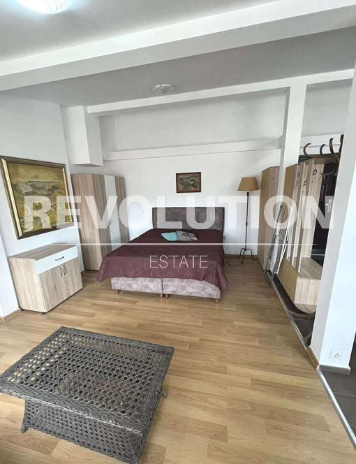 Дава се под наем Едностаен апартамент в Варна, Център - 45 кв.м за 410 € - Снимка #2