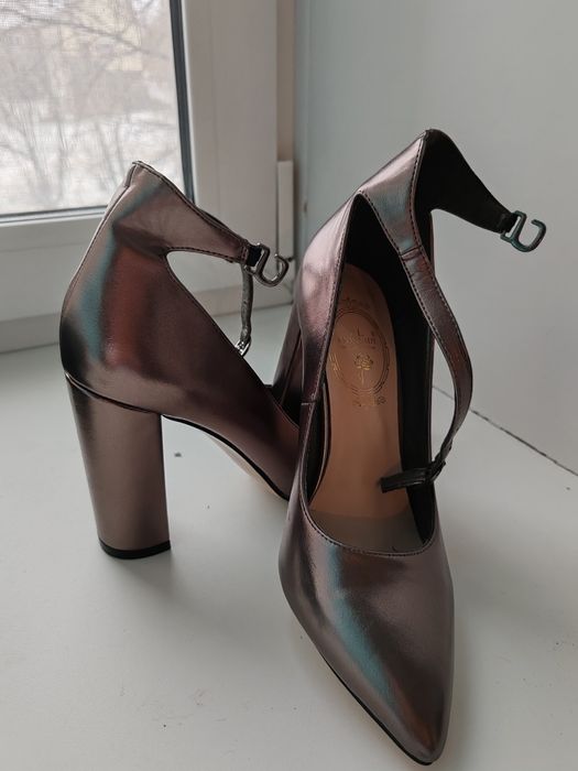 Продам туфли и босоножки б/у