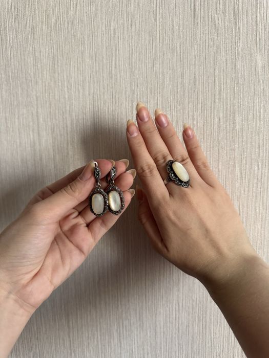 серебряные серьги и кольцо