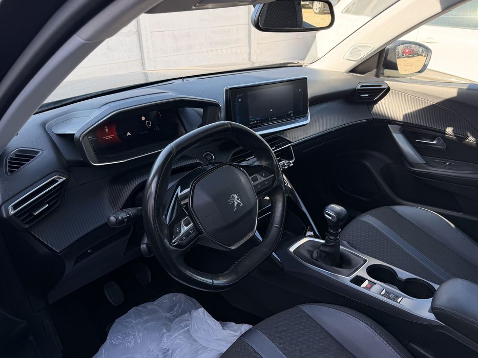 Peugeot 2008 Fabricație 2021 Echipare Allure | Impecabil | Faruri Led | Camera | Asistente șofer | Distribuție înlocuită !