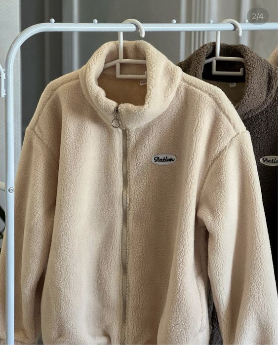 Теплый бомбер из эко-меха