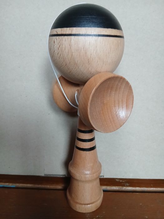 Vând Kendama lemn