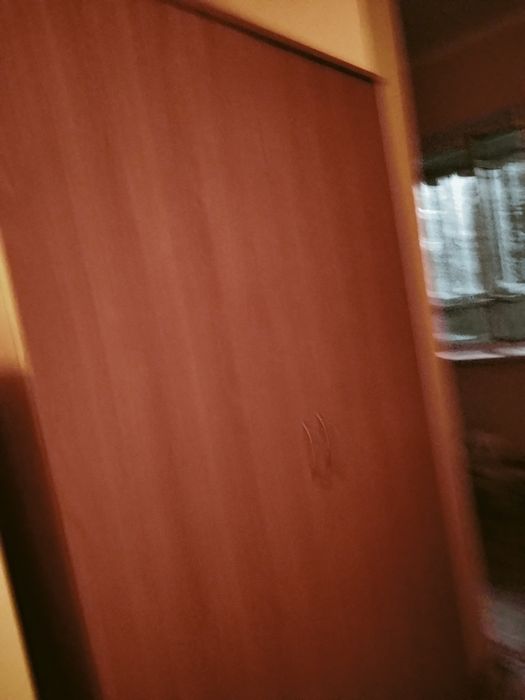 Продам  2 кровати , 3 шкафа