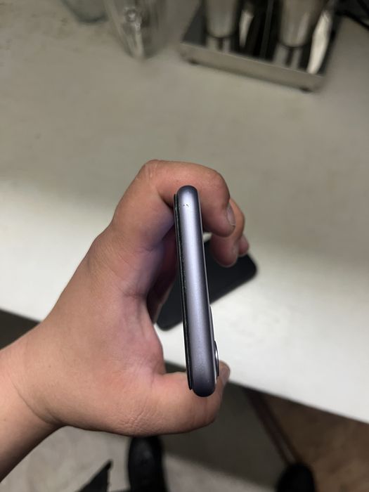 Продам iPhone 11 в хорошем состоянии