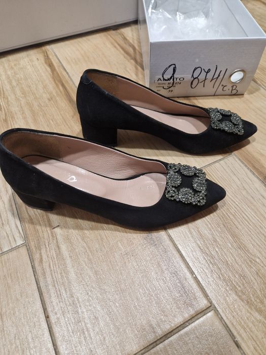 Дамски обувки естествен велур