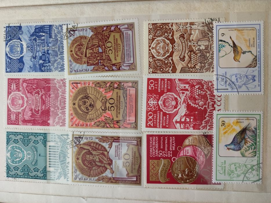 Стар албум с пощенски марки в отлично състояние