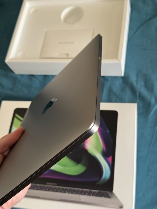 MacBook Pro 13” M1 Space Gray – 8GB RAM / 512GB SSD – Stare excelentă