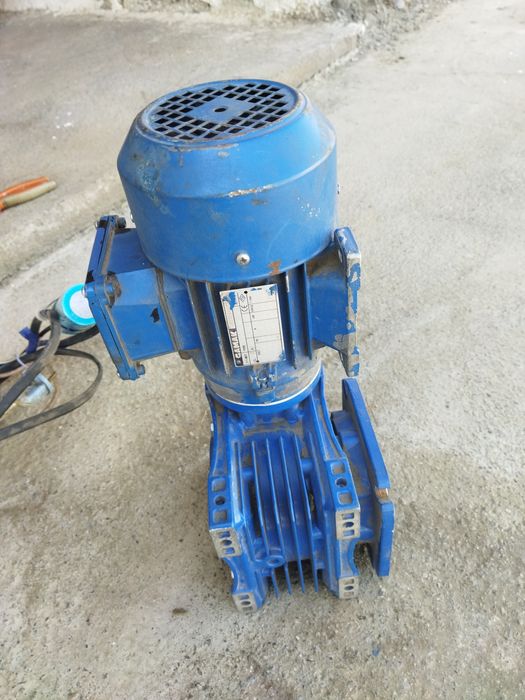 Электродвигатель. 300000₸.380/220w.