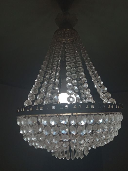 Продам хрустальную люстру