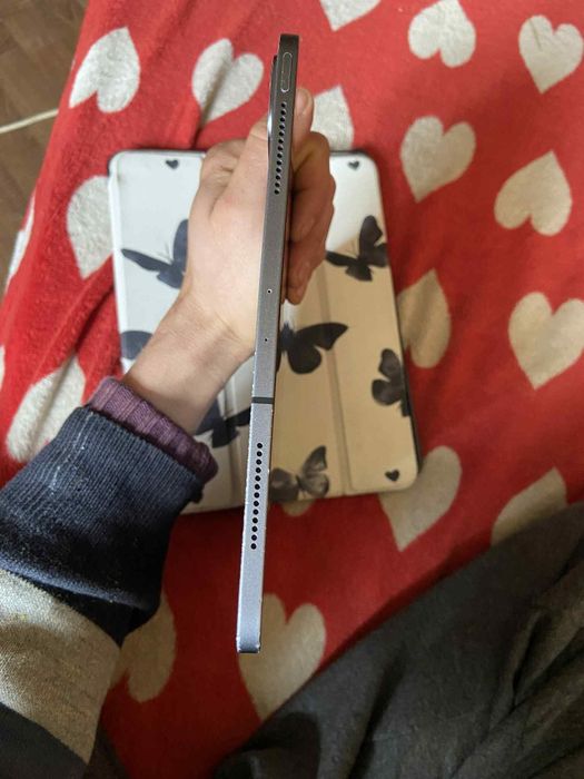 Vând schimb iPad pro 11 inch generația a 2-a cu 256 GB și RAM 6 GB