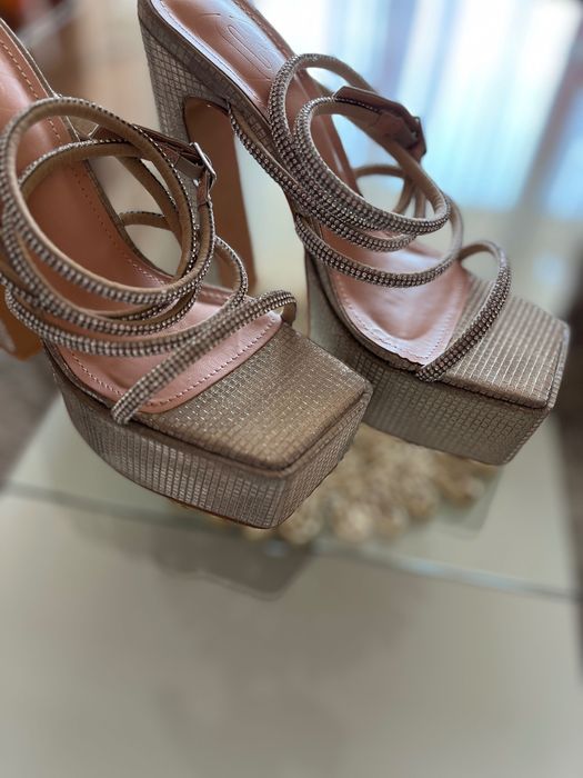 Дамски сандали на платформа и дебел ток