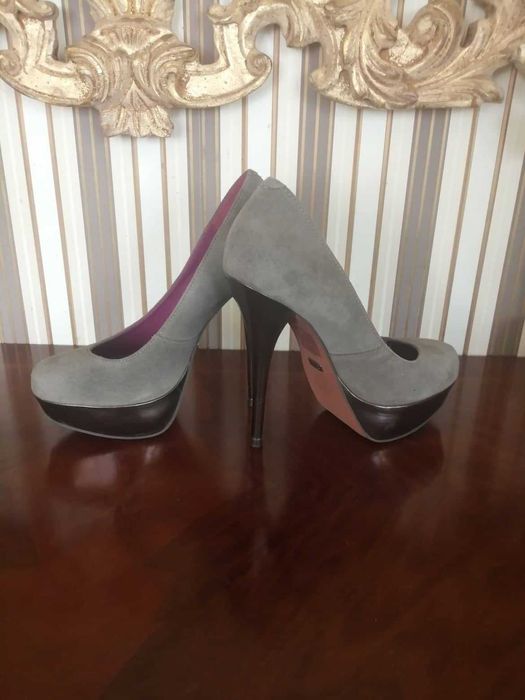 Затворени обувки с висок ток 14 см. Buffalo London