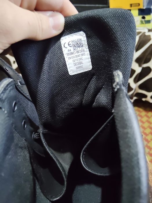 Vând bocanci mărimea 44