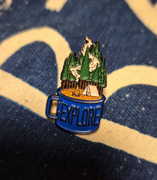 Метални значки, пинове и брошки