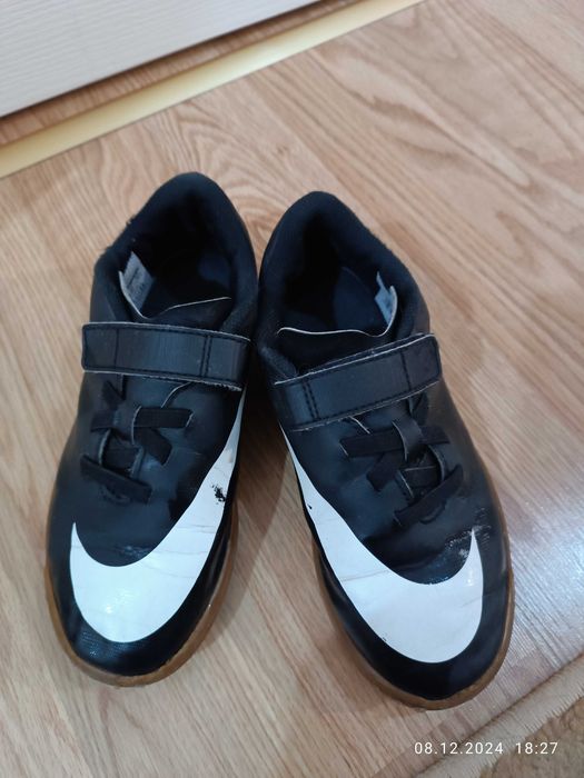 Детски маратонки и бутонки