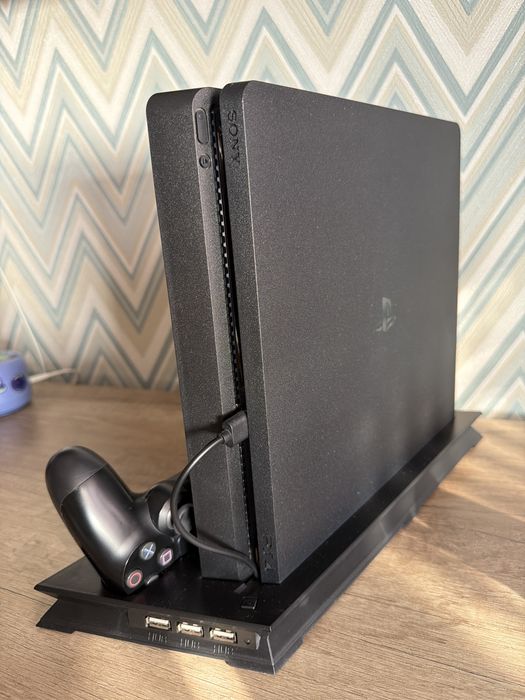 Plastation slim PS4