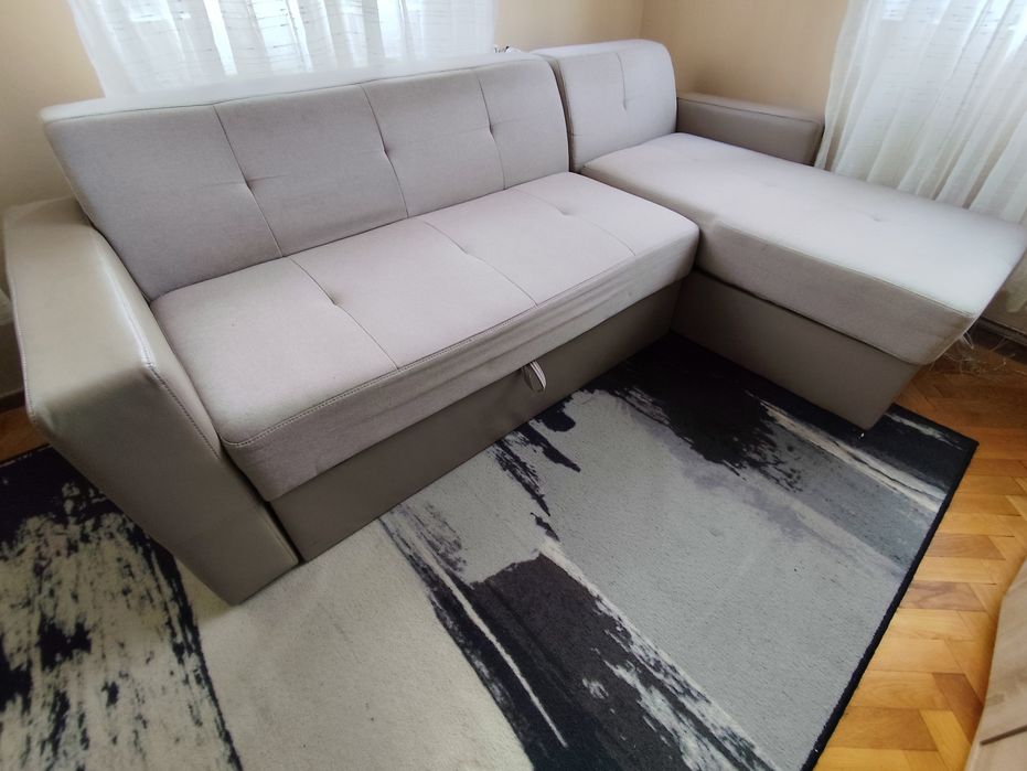 Canapea, coltar, extensibil, bej cu lada de depozitare