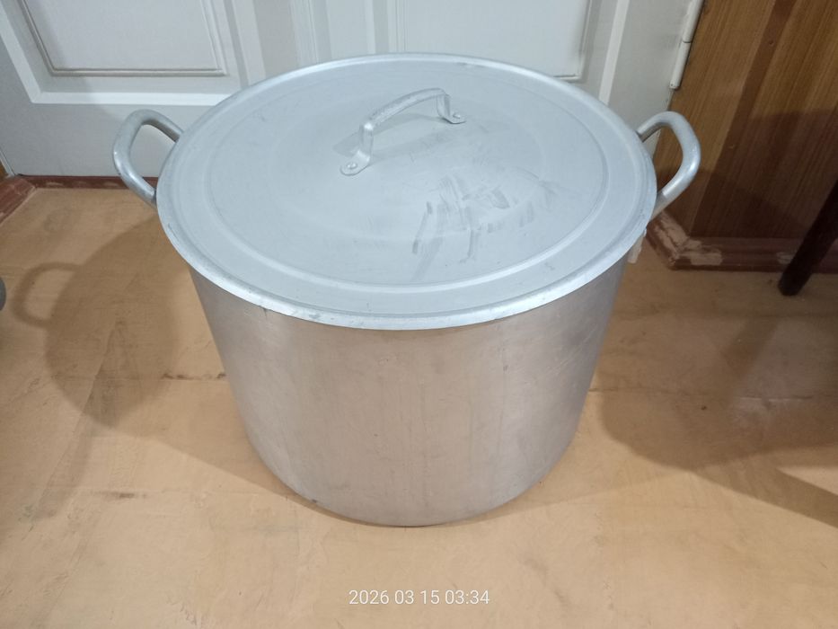 Алюминиевая кастрюля.