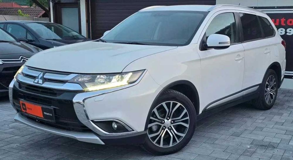 MITSUBISHI Outlander 2016