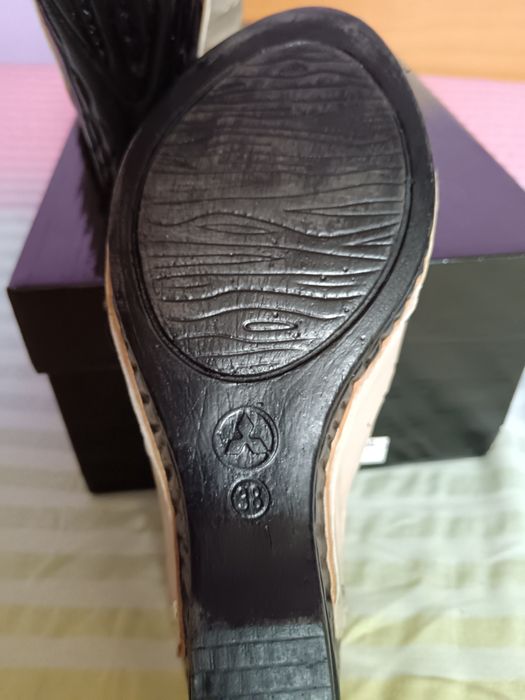 Vând Saboți Damă cu Platforma Mărimea 38